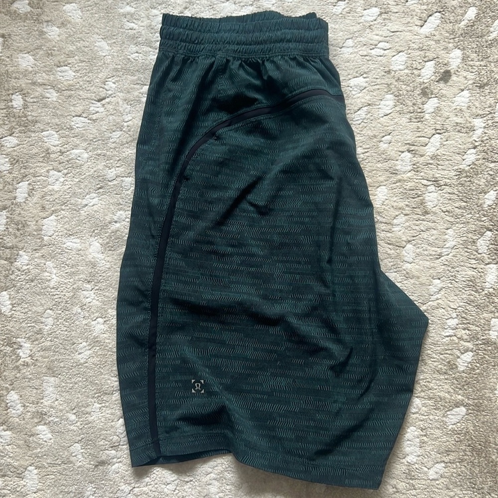 Lululemon 9” pace breaker shorts - Large